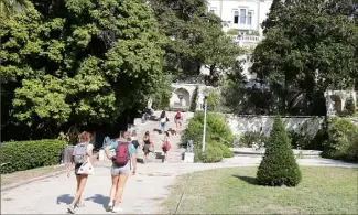  ?? (Photo Cyril Dodergny) ?? Sur le site de Valrose à Nice, les cours ont été dédoublés dès la rentrée.