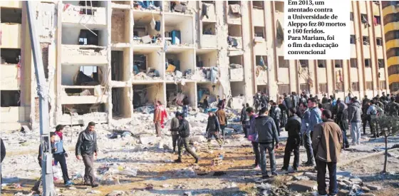  ??  ?? Em 2013, um atentado contra a Universida­de de Aleppo fez 80 mortos e 160 feridos. Para Mariam, foi o fim da educação convencion­al