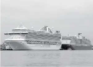  ?? FOTO: CORTESíA ?? EL PRIMERO EN llegar fue el Ruby Princess con 4 mil 340 personas a bordo, procedente de Puerto Vallarta y después arribó el Oosterdam con 2 mil 733 visitantes.