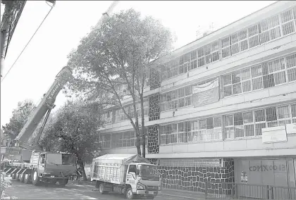  ?? Foto José Antonio López ?? Trabajos de demolición en una escuela de Coyoacán, CDMX