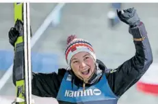  ?? FOTO: OLSEN/AFP ?? Silje Opseth ist mit 230,5 Metern die neue Weltrekord­lerin im Skifliegen. Einen Flug auf 236,5 Meter konnte die Norwegerin nicht stehen.
