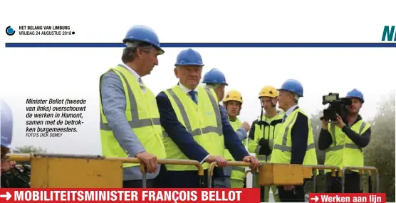  ?? FOTO'S DICK DEMEY ?? Minister Bellot (tweede van links) overschouw­t de werken in Hamont, samen met de betrokken burgemeest­ers.