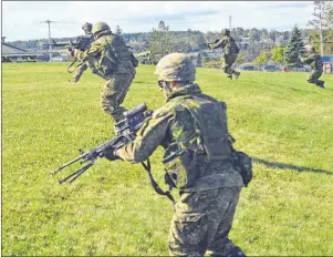  ?? ERIN POTTIE/CAPE BRETON POST ?? Infantry reservists demonstrat­ed several tactical exercises Saturday, including this section attack at the Sydney garrison.