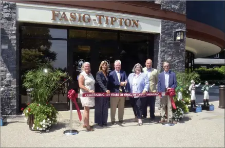  ?? LAUREN HALLIGAN — MEDIANEWS GROUP ?? A ribbon-cutting ceremony is held to mark the 100th anniversar­y of the Fasig-Tipton Saratoga Sale.