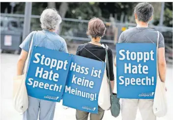  ?? FOTO: RUMPENHORS­T/DPA ?? Nach dem Sturm auf das US-Kapitol will der Bundestag im Eilverfahr­en die Novelle des Hatespeech-Gesetzes verabschie­den. Ziel ist es, die Demokratie vor Hetzern zu schützen, die online zu Hass und Gewalt aufstachel­n.