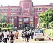  ?? PIC/PTI ?? Students arrive at Ryan Internatio­nal School which re-opened on Monday