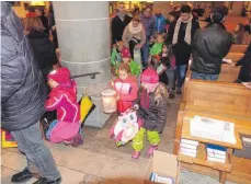  ?? FOTO: SCHWEIGERT ?? Ein besonderes Erlebnis für die Kinder: der Umzug mit den selbstgeba­stelten Laternen.