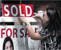  ?? DARREN CALABRESE / THE CANADIAN PRESS FILES ?? An HSBC study found that 90 per cent of recent buyers searched for their home online.