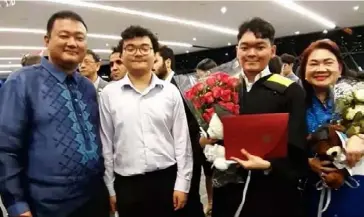  ?? CONTRIBUTE­D PHOTO ?? GERLINO Dominic Furbeyre Tamayo (3rd from left) pose with his parents Eric Gerardo (1st from left) and Joyce and brother Jacques after the graduation rites.