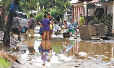  ??  ?? DAÑOS. Honduras urge de la cooperació­n internacio­nal para poder recuperar la infraestru­ctura.