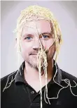  ?? FOTO: ANGELIKA STEHLE ?? Frank Fischer mal mit Spaghetti-Haaren.