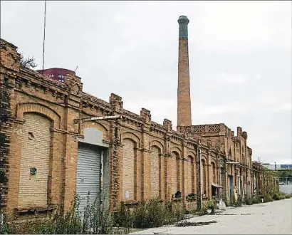  ?? CRISTINA DIESTRO ?? Imagen. Los diez edificios de la fábrica se construyer­on con ladrillo y se decoraron con almenas.