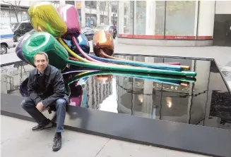  ??  ?? Koons poses with his controvers­ial sculpture “Tulips, 1995-2004” in New York City on Nov. 6, 2012.