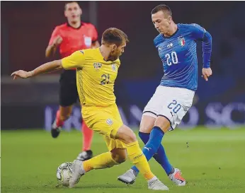  ??  ?? Bernardesc­hi (à dir.) fez o seu segundo golo pela Itália em 15 internacio­nalizações