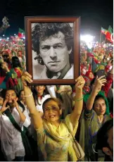  ??  ?? A campaign rally for Imran Khan and the Tehreek-e-Insaf party, Karachi, Pakistan, July 22, 2018