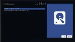  ??  ?? Eine Festplatte kann dirtekt im Gerät verbaut werden. Vor dem ersten Betrieb muss diese dann noch initialisi­ert werden