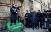  ??  ?? En 2010, l’ex-activiste, devenue vice-présidente d’Ile-de-France chargée du Logement, soutient les squatteurs du collectif Jeudi noir.