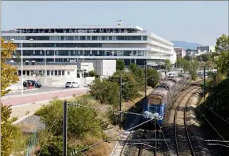  ?? (Photo doc. D. L.) ?? La future gare doit permettre de desservir le plus grand hôpital du Var et plus largement une partie de Toulon densément peuplée (écoquartie­r Font Pré, etc.)
S’informer
S’exprimer