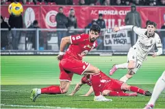  ?? AFP ?? AC Milan’s Christian Pulisic, No.11, scores his team’s second goal.