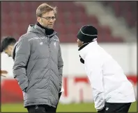  ??  ?? FOCUSED: Klopp chats to Sturridge in training