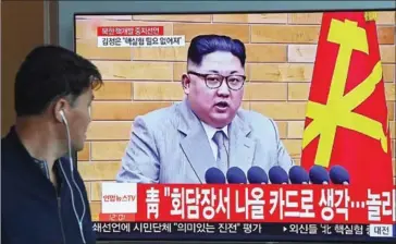  ?? JUNG YEON-JE/AFP ?? A man watches a television news showing file footage of North Korean leader Kim Jong-un, at a railway station in Seoul on April 21.