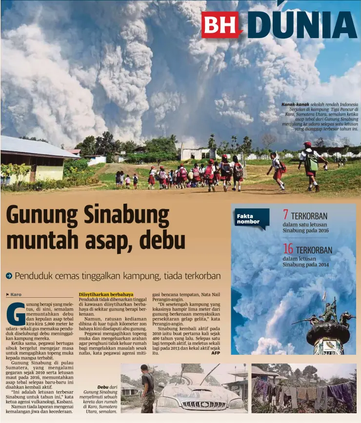  ??  ?? Debu dari Gunung Sinabung menyelimut­i sebuah kereta dan rumah di Karo, Sumatera Utara, semalam. Kanak-kanak sekolah rendah Indonesia berjalan di kampung Tiga Pancur di Karo, Sumatera Utara, semalam ketika asap tebal dari Gunung Sinabung menjulang ke...