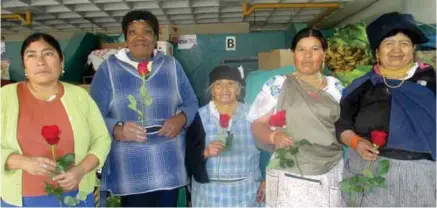  ??  ?? Piedad Cacuango, Carmela Delgado, Rosa Burga, María Arellano y Francisca Otavalo.