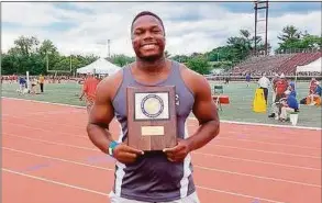  ?? Dan Nowak / Hearst Connecticu­t Media ?? Gary Moore Jr. of Hillhouse holds the first place plaque for winning the discus at the New England track meet.