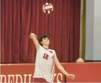  ?? VINCENT D. JOHNSON/DAILY SOUTHTOWN ?? Marist’s Ethan Kuziela serves against Joliet Catholic on Wednesday.