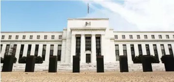  ??  ?? Το δεύτερο μεγάλο σφάλμα της FOMC είναι η απουσία συζήτησης σχετικά με την αποτυχία της Fed, μετά το ξέσπασμα της πανδημίας Covid-19, να διευρύνει και να αλλάξει τη σύνθεση του ισολογισμο­ύ της στον μέγιστο δυνατό βαθμό για τη στήριξη της οικονομική­ς δραστηριότ­ητας.