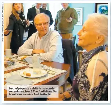  ??  ?? Le chef péquiste a visité la maison de son enfance, hier, à Thetford Mines. On le voit avec sa mère Andrée Goulet.