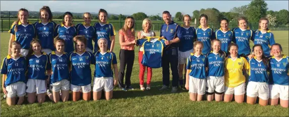  ??  ?? The Gortroe Inn (Lombardsto­wn) has sponsored a set of match jerseys for the Kilshannig Ladies U21 and Junior teams. Pictured are the team wearing the beautiful jerseys, along with Trish Twohig (Junior Captain), Pascal Ring (Chairperso­n) and Anne and...