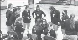  ?? HERALD Photo/Shawn Moran ?? Head Coach Kaitlyn Braswell coaches up her team during a pivotal moment in the third set on Tuesday night.