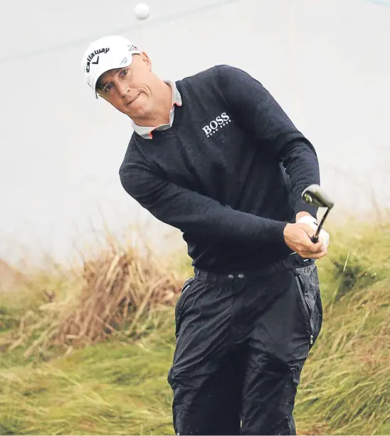  ??  ?? ■
Scottish Open leader Alex Noren plays a delicate chip to the 15th green at Castle Stuart.