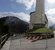  ??  ?? Transennat­a La strada per arrivare alla chiesa