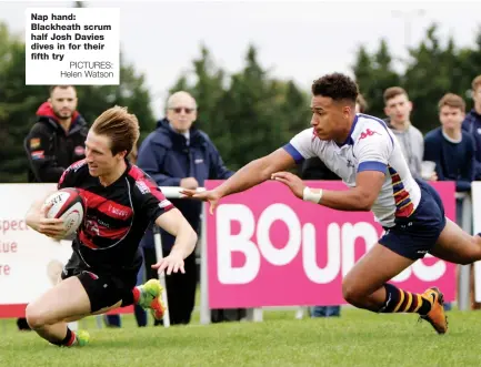  ?? PICTURES: Helen Watson ?? Nap hand: Blackheath scrum half Josh Davies dives in for their fifth try