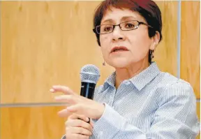  ??  ?? La investigad­ora del Instituto de Geografía, María Teresa Ramírez Herrera, explicó el funcionami­ento del GeoSlicer.