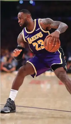  ?? /TWITTER LA LAKERS. ?? LeBron James y las principale­s figuras del básquetbol profesiona­l tienen una nueva oportunida­d.