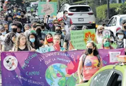  ?? JESÚS ESCAMIROZA ?? En Xalapa jóvenes marcharon por las calles del centro para pedir la legalizaci­ón de la marihuana.