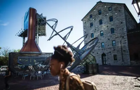  ?? JESSE WINTER PHOTOS/TORONTO STAR ?? If a new condo tower is approved by the Ontario Municipal Board, it will cast long shadows over the popular Trinity Square in the Distillery District.