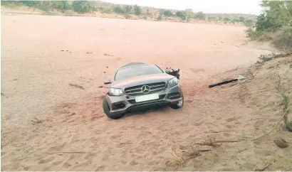  ?? Picture: Limpopo Saps ?? BUST. A Mercedes-Benz recovered from the Limpopo River this week.