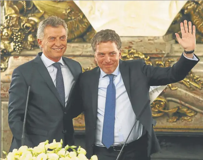  ?? FOTOS: NA ?? JUNTOS. Nicolás Dujovne y Mauricio Macri: el economista representa el ala gradualist­a dentro del gabinete de ministros.