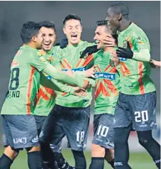  ??  ?? JUÁREZ. Wesly Decas celebra el triunfo con sus compañeros.