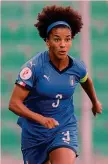  ?? LAPRESSE ?? Carisma Sara Gama, 31 anni, difensore della Juventus Alia Guagni e Aurora Galli. Ma c’è il talismano Franchi, lo stadio in cui le azzurre l’8 giugno 2018, davanti a circa 6.500 spettatori, conquistar­ono il pass mondiale.