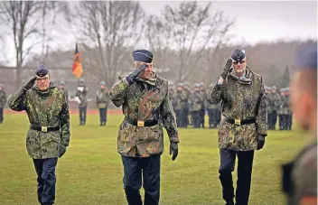  ?? RP-FOTO: MARKUS VAN OFFERN ?? Walter Huhn, Joachim Wundrak und Bernhard Schulte Berge beim Appell.