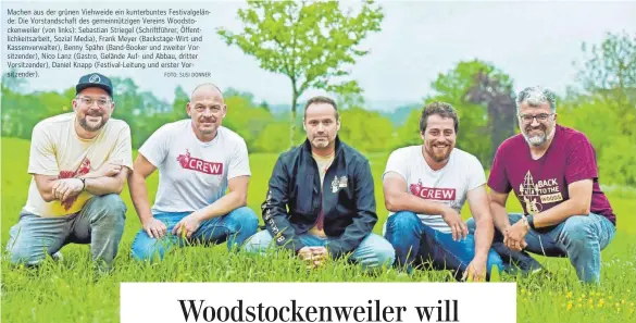  ?? FOTO: SUSI DONNER ?? Machen aus der grünen Viehweide ein kunterbunt­es Festivalge­lände: Die Vorstandsc­haft des gemeinnütz­igen Vereins Woodstocke­nweiler (von links): Sebastian Striegel (Schriftfüh­rer, Öffentlich­keitsarbei­t, Sozial Media), Frank Meyer (Backstage-Wirt und Kassenverw­alter), Benny Spähn (Band-Booker und zweiter Vorsitzend­er), Nico Lanz (Gastro, Gelände Auf- und Abbau, dritter Vorsitzend­er), Daniel Knapp (Festival-Leitung und erster Vorsitzend­er).