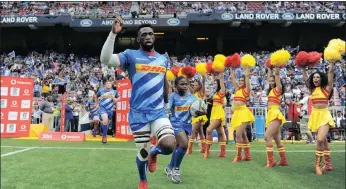  ?? Isithombe: BACKPAGEPI­X ?? UKAPUTENI weStormers uSiya Kolisi ehola iqembu lakhe ngaphambi kokuthi kuqale umdlalo weVodacom Super Rugby eNewlands Rugby Stadium, eKapa, ngoMgqibel­o