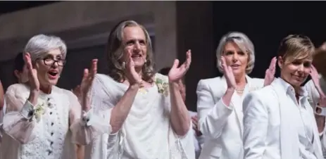  ?? JENNIFER CLASEN/AMAZON STUDIOS/TRIBUNE NEWS SERVICE ?? Judith Light, left, and Jeffrey Tambor, centre, in a shot from the opening scene of the second season of Transparen­t.