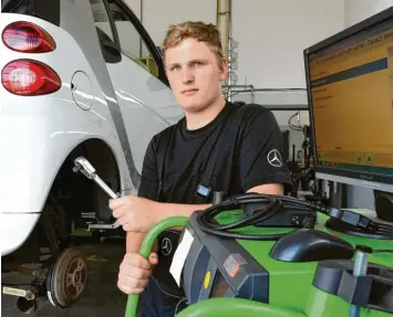  ?? Foto: Marcus Merk ?? Justin Trost ist 17 Jahre alt und macht eine Ausbildung in einem Autohaus. Dass ihm von seinem Lohn nur wenig bleibt, findet er ungerecht.