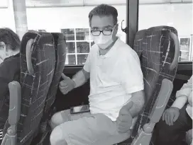  ??  ?? Zaandam passenger Rick de Pinho boarded a bus to catch a charter flight to Atlanta and then on to Newark, N.J.